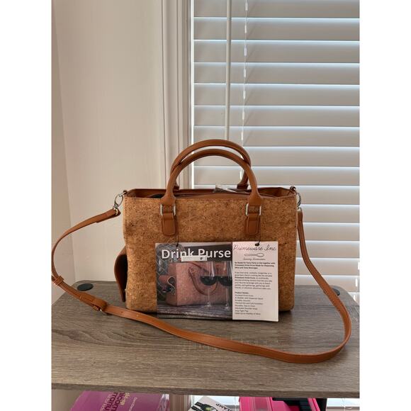 NWT Insulated Drink Purse w/ 3L Bladder Bag - Picture 1 of 10